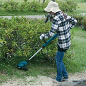 Rasentrimmer im Einsatz.